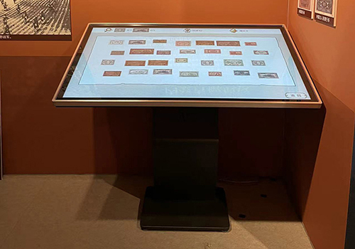 觸摸廣告機在高新科技領域的核心價值