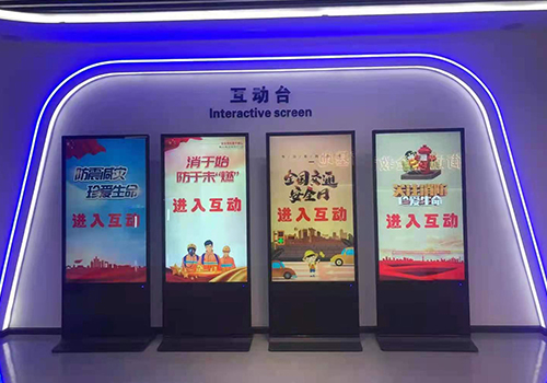 立式廣告機的獨特性主要體現在哪方面?