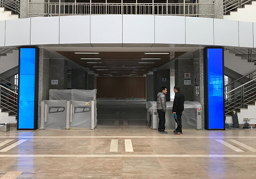 寧夏大學(xué)懷遠(yuǎn)校區(qū)圖書館 瀑布流觸摸屏